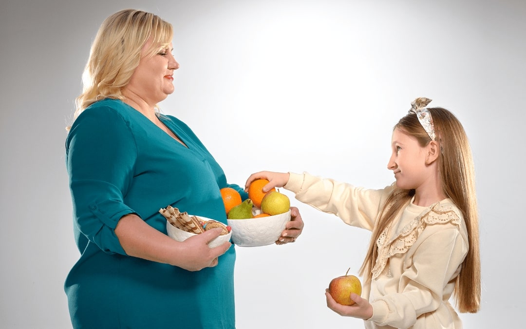Jak nauczyć dziecko jeść owoce i warzywa zamiast słodyczy?