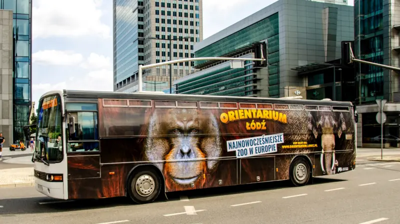 Reklama tranzytowa na autobusach i tramwajach - mobilna dominacja w miejskiej przestrzeni Reklama tranzytowa na autobusach i tramwajach - mobilna dominacja w miejskiej przestrzeni